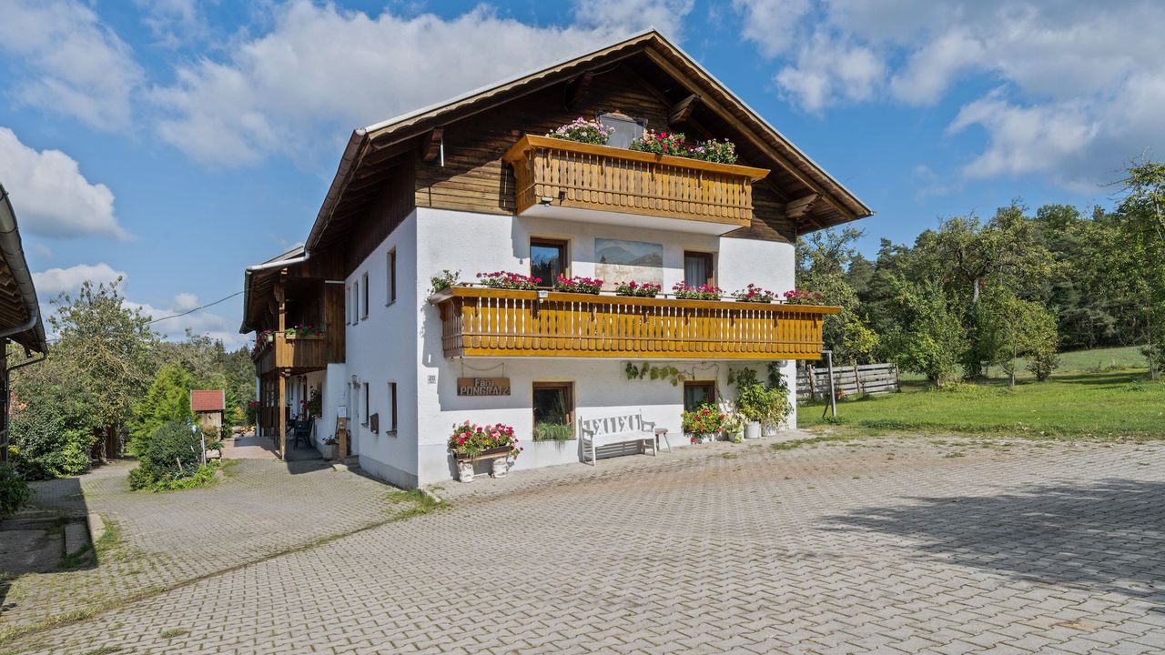 ExteriorSummer ExteriorSummer